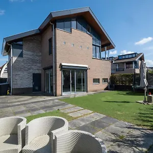 https://big-5-bedroom-house-in.zandvoort-hotels.com