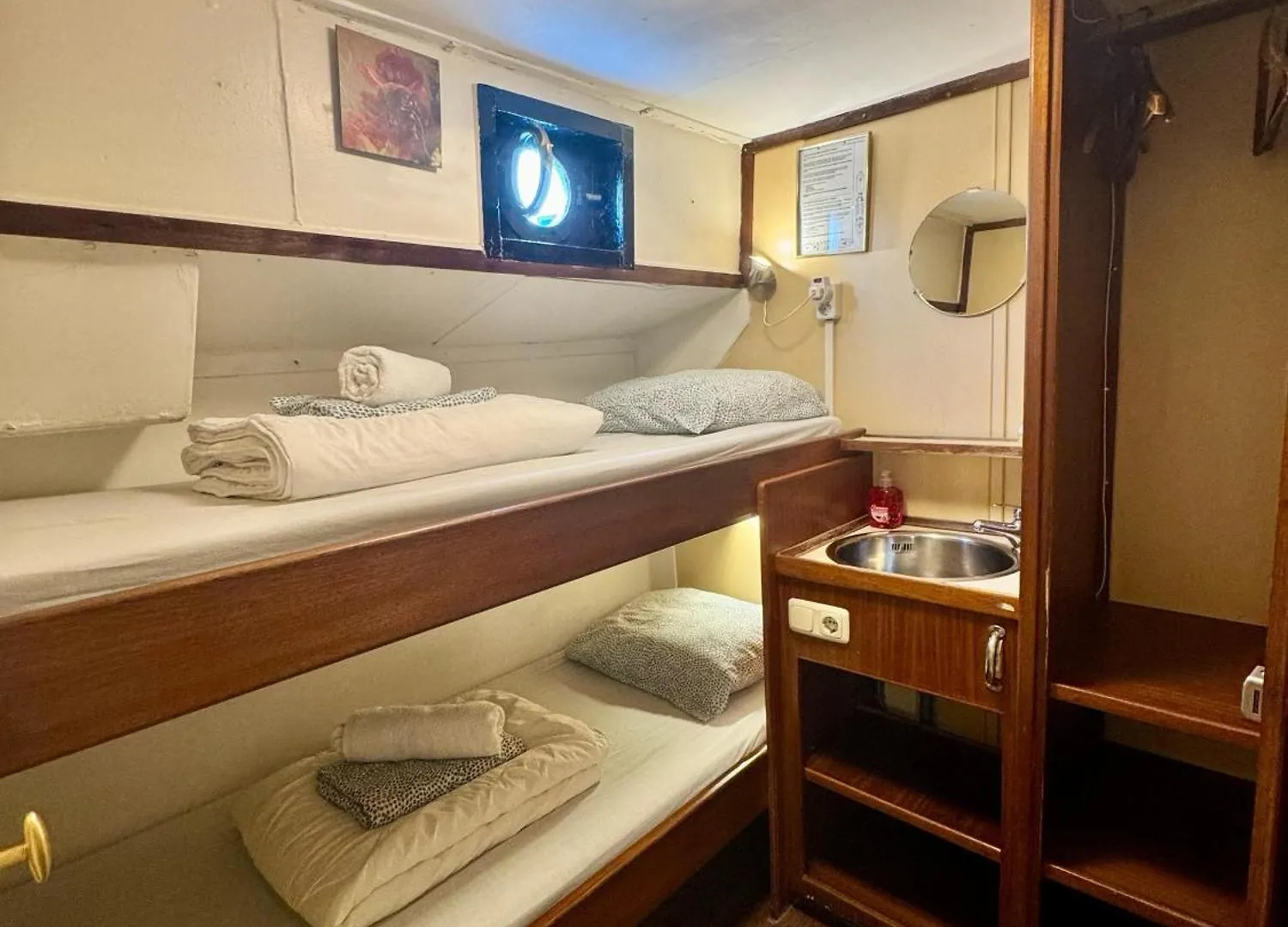 Passengership Avanti Amsterdam Botel