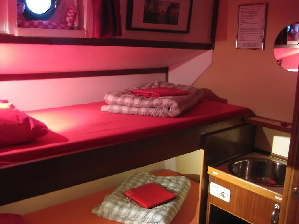 Botel Passengership Avanti Amsterdam